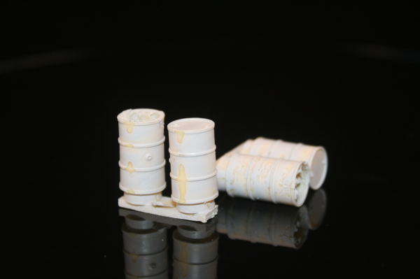 Nordwind 1/48 015 4 greman petroldrumms 2 closed 2 open